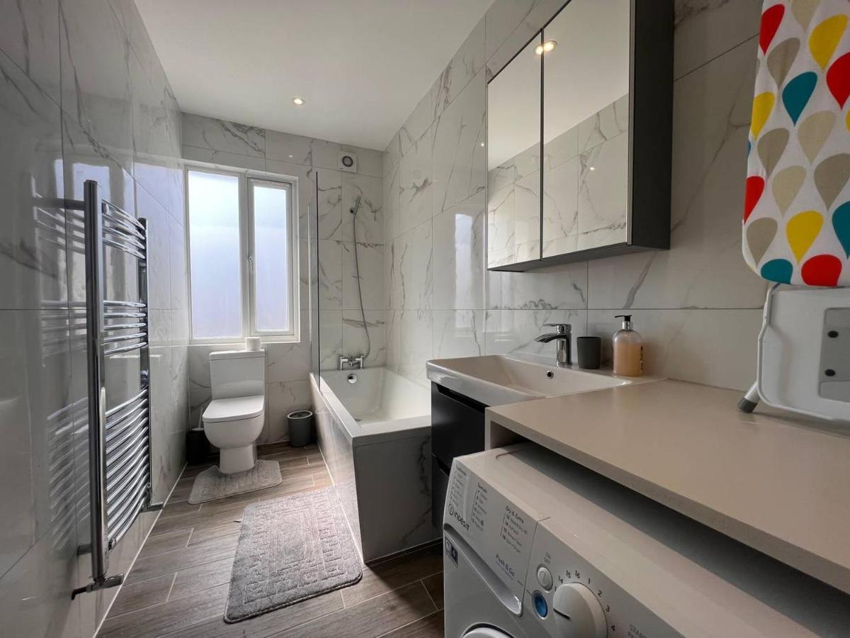 Star London Finchley Road 2-Bed Residence 외부 사진